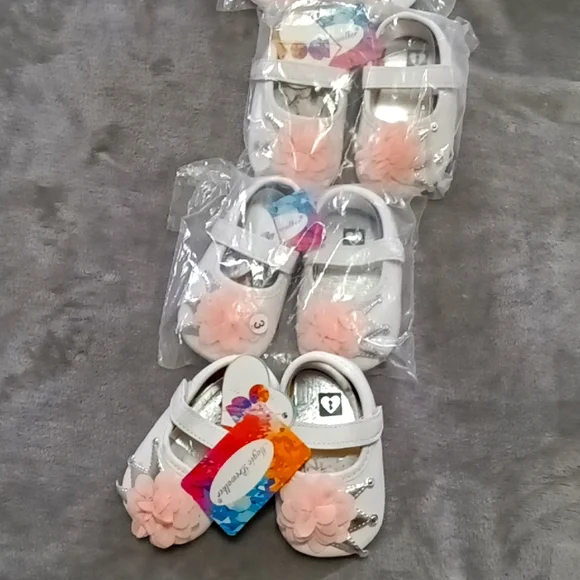 NEW Magic Prewalker White Princess Baby Shoes Multiple Sizes - Picture 2 of 3